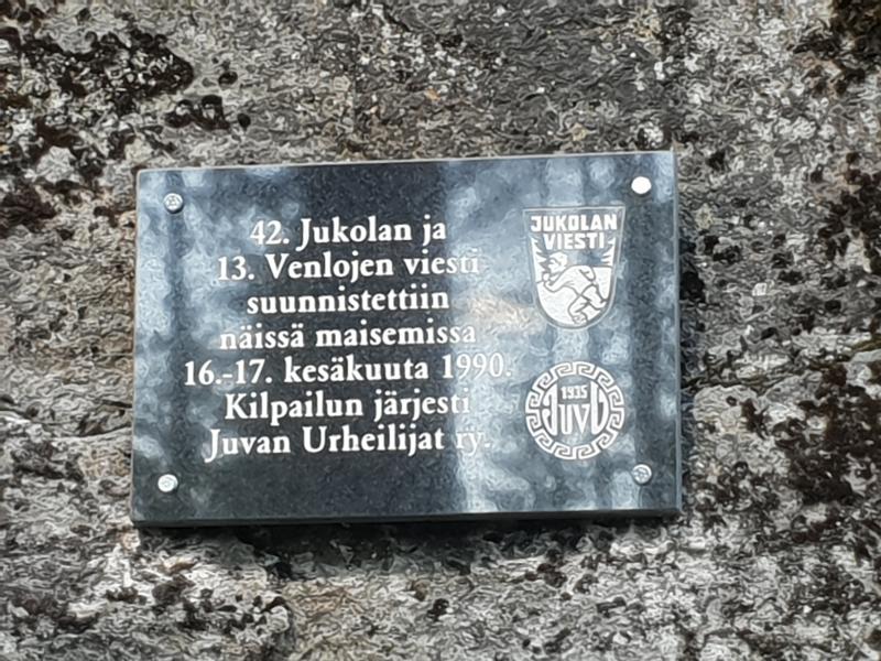 Juvalla suunnistettiin Jukolan Viesti 30 vuotta sitten. Sen kunniaksi paljastettiin muistolaatta Koikkalassa. Samalla muisteltiin sen aikaista tapahtumaa.