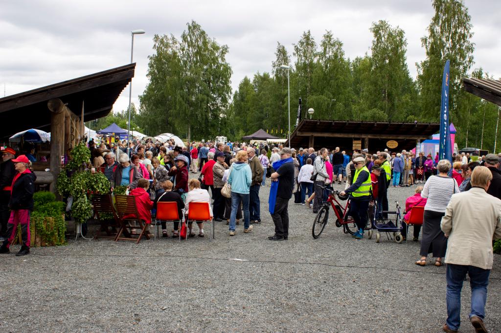 Laavukylän iltatori ja torikahvila