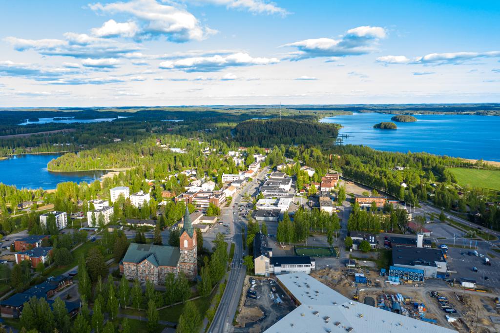 Onko suunnitelmissa vapaa-ajan asunnon tai omakotitalon rakentaminen, mutta rakennuspaikka on väärällä kohtaa? Kaavoituskimpassa muutoshakemukset etenevät edullisemmin yhtä matkaa muiden juvalaisten pienten muutoskohteiden kanssa.