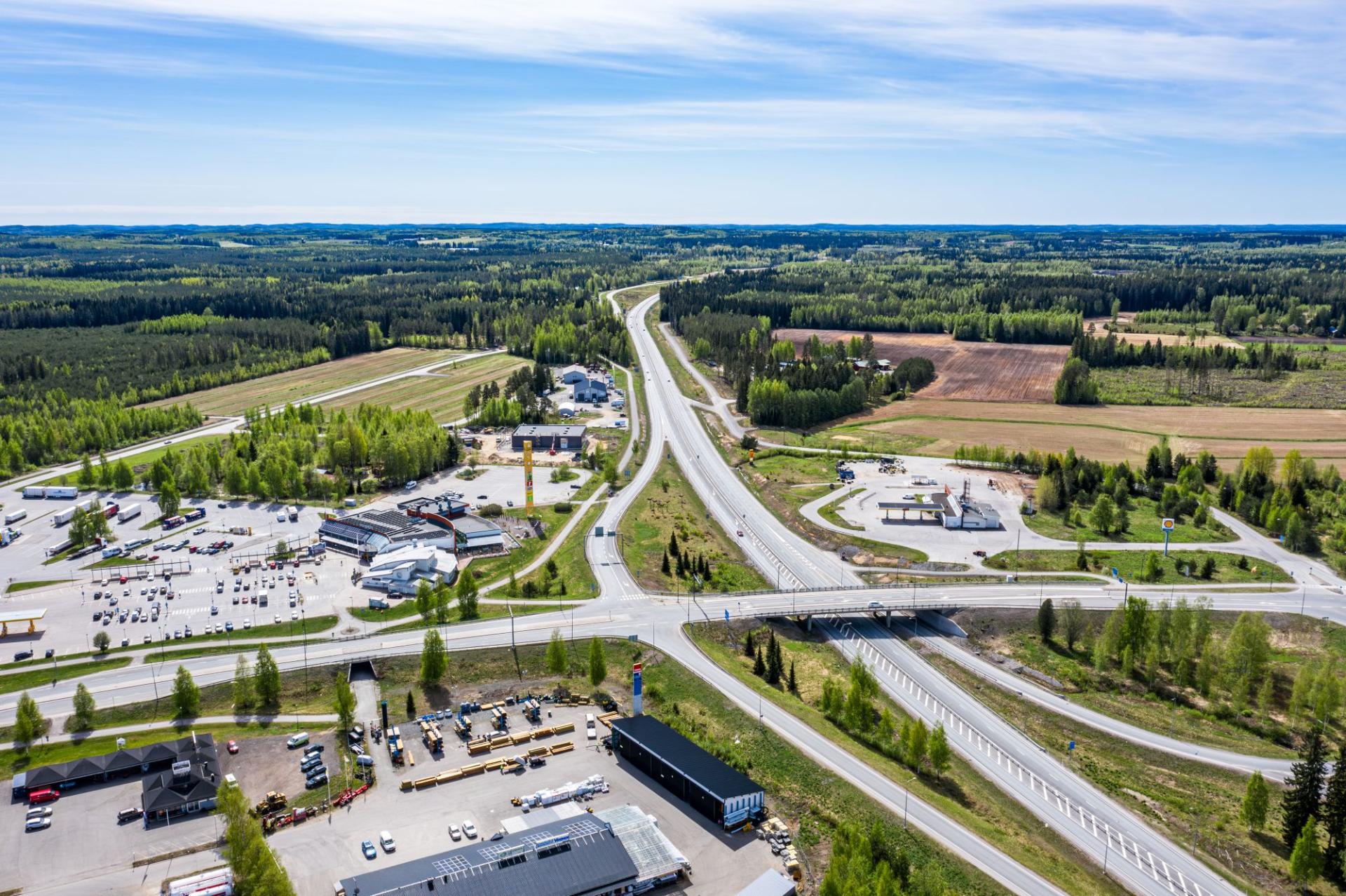 Yritysalue etelän suuntaan VT5